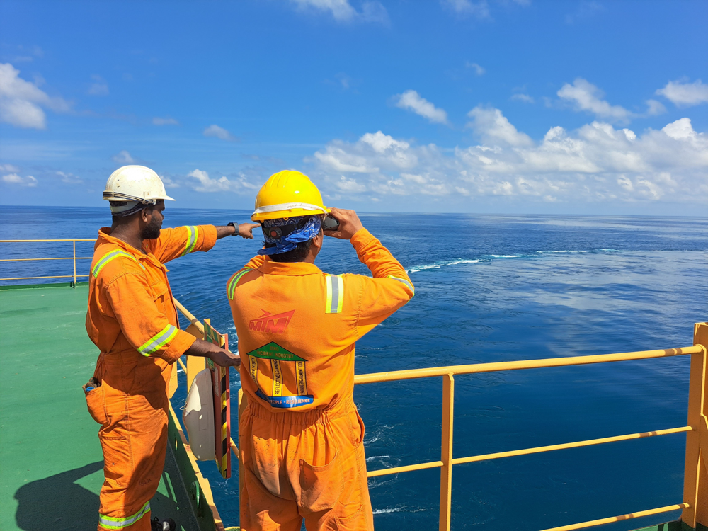 Workers on an offshore platform representing Gulf jobs